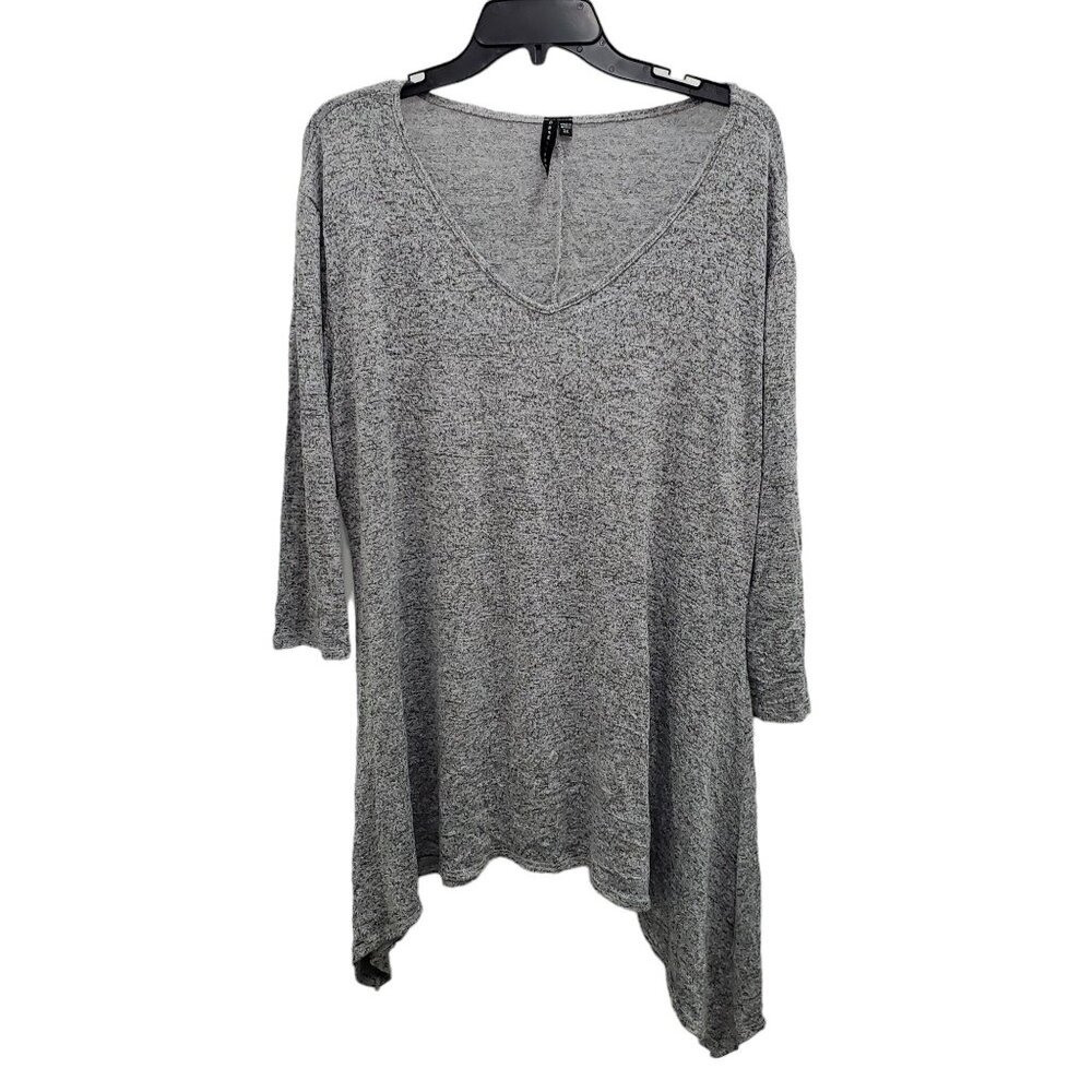 Obsession‎ Woman's Gray Marled Soft Asymmetrical Sharkbite Hem 3/4 Top Plus 3X